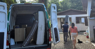 Notícia - Famílias de Cocal do Sul recebem doações após enchente: 'Agora dá para recomeçar'