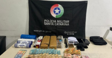 Notícia - Quatro homens são presos com mais de R$ 22 mil em Balneário Gaivota