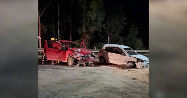 Notícia - Mulher e cinco crianças ficam feridas após colisão em Lauro Müller