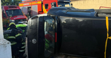 Notícia - Mulher e criança ficam feridas após capotamento em Criciúma 