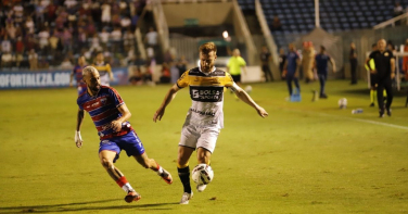 Notícia - Dois gols contra entregam vitória para o Fortaleza