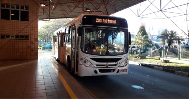 Notícia - Atraso no financiamento coloca ônibus do CriBus em risco de apreensão judicial