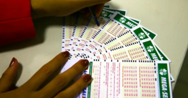 Notícia - Concurso 3003 da Mega-Sena sorteia prêmio de R$ 3,5 milhões neste sábado (2)