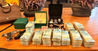 Notícia - Servidor da Receita é afastado em operação da PF contra esquema de R$ 2 milhões em SC e SP
