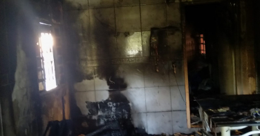 Notícia - Incêndio atinge casa em Criciúma e ação dos bombeiros evita danos maiores 