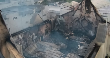 Notícia - Imagens mostram Igreja Matriz de Treze de Maio destruída após incêndio