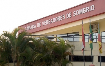 Notícia - Vereadores seguem no cargo em Sombrio