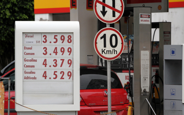 Notícia - Alta competição ajuda a elevar o preço da gasolina