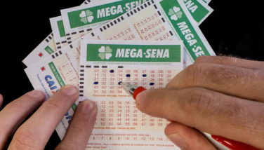 Notícia - Mega-Sena pode pagar R$ 23 milhões hoje