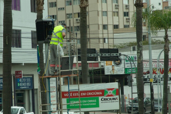 Notícia - Radares semafóricos, sim. Lombadas e radares OCR, ainda não 