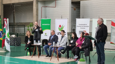 Notícia - Estudantes de Criciúma participam da VIII Feira Regional de Matemática