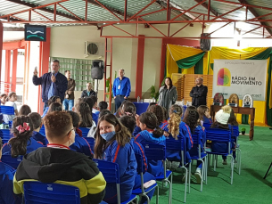 Notícia - Escola Jorge da Cunha Carneiro recebe exposição 'Rádio em Movimento' em Criciúma