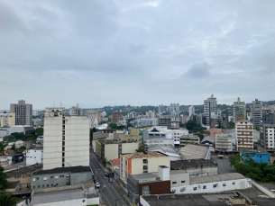 Notícia - Márcio Sônego: terça-feira começa com tempo nublado e possibilidade de chuva à tarde (ÁUDIO)
