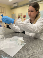 Notícia -  Alunos de Criciúma produzem detergente caseiro 