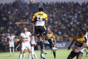 Notícia - Com goleada, Criciúma conquista primeira vitória na Série B