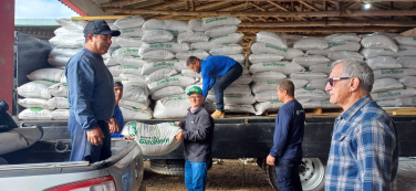 Notícia - Criciúma investe na produção primária e distribui sementes para agricultores
