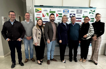 Notícia -  Unesc e Amrec fortalecem parceria para impulsionar turismo e crescimento econômico