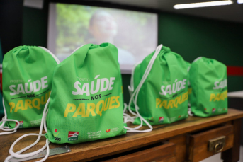 Notícia - kits esportivos são entregues para participantes do projeto “Saúde nos Parques” em Criciúma