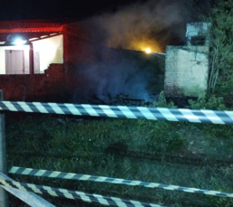 Notícia - Incêndio atinge casa abandonada em Passo de Torres