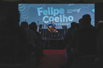 Notícia - Em Criciúma, concerto gratuito no Teatro Elias Angeloni celebra os grandes guitarristas do jazz mundial