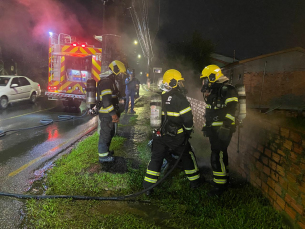 Notícia - Motocicleta pega fogo após acidente em Criciúma