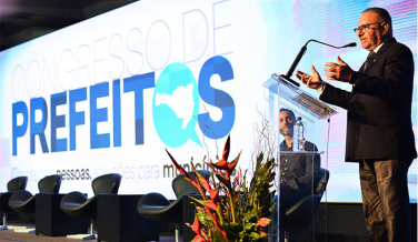 Notícia - Presidenciáveis no Congresso dos Prefeitos em Florianópolis (AO VIVO)