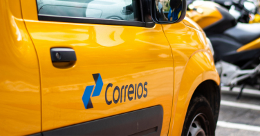 Notícia - Descontos de até 90%: veja como negociar dívidas da Serasa nas agências dos Correios