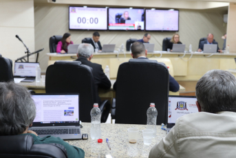 Notícia - Veto em PL que prioriza alunos que necessitam de laudo para professor individual é derrubado pela Câmara de Criciúma