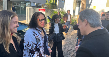 Notícia - Ministra Luciana Santos lança programa que vai beneficiar 1,6 mil crianças em Criciúma 
