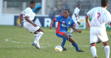 Notícia - Quando Edilson Capetinha 'infernizou' o Corinthians, mas foi expulso de forma inusitada