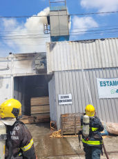 Notícia - Princípio de incêndio atinge empresa em Içara