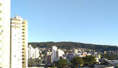 Notícia - Sol forte e até 32º nesta terça-feira