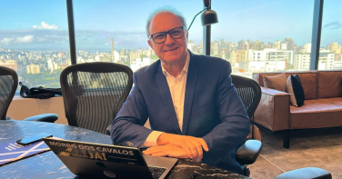 Notícia -  Adelor Lessa faz o primeiro programa fora de SC com sócios da Tax Group em Porto Alegre