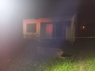 Notícia - Casa pega fogo no Centro de Balneário Gaivota