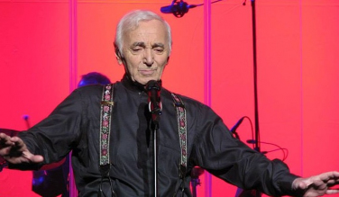 Notícia - Charles Aznavour musicou Brasília (ÁUDIO)