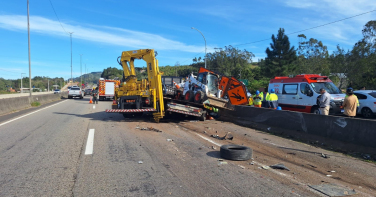 Notícia - Dois acidentes em sequência na BR-101 deixam quatro feridos e travam o trânsito em Sombrio