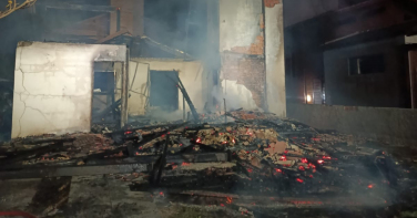 Notícia - Casa de veraneio de 120 m² é destruída por incêndio no Balneário Esplanada, em Jaguaruna