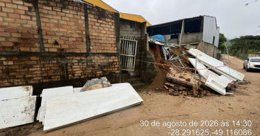 Notícia - Queda de muros, destelhamento e chuva de granizo; chuvas causam estragos em 12 cidades de SC
