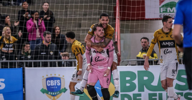 Notícia - Criciúma busca empate no fim e dá mais um passo rumo à classificação no Brasileiro