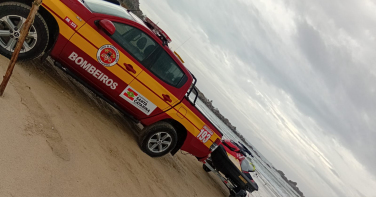 Notícia - Homem morre após cair de costão na Praia do Farol, em Laguna