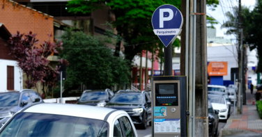 Notícia - Ruas residenciais podem sair do estacionamento rotativo de Criciúma