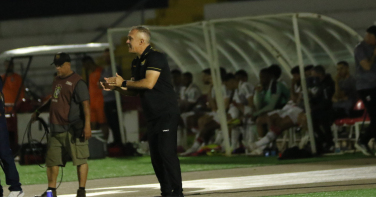 Notícia - “Não confiem tanto no que eu digo”, brinca Baptista após empate