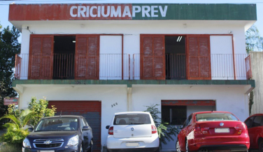 Notícia - Servidora aposentada com R$ 21 mil já tinha função gratificada em mandatos anteriores