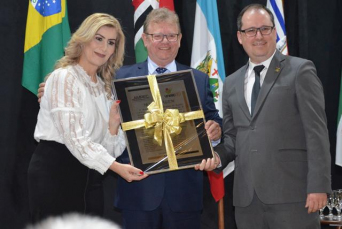 Notícia - Reconhecimento em noite de homenagens