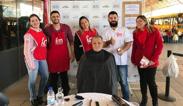 Notícia - Projeto “Meu pai no caminho da beleza” é realizado no Terminal Central