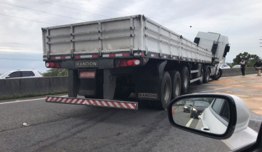 Notícia - Após acidente, trânsito flui com lentidão na BR-101 em Tubarão
