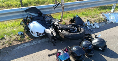 Notícia - Motociclista morre e três pessoas ficam feridas em acidente na BR-101