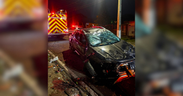 Notícia - Carro capota após atingir árvore e deixa duas mulheres feridas em Criciúma