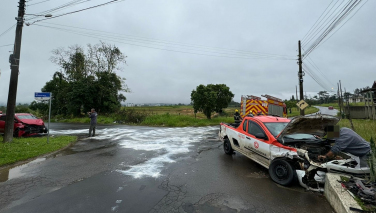 Notícia - Duas pessoas são levadas ao hospital após acidente em Criciúma