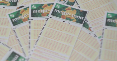 Notícia - Concurso 3013 da Mega-Sena: veja os números sorteados neste sábado (30)